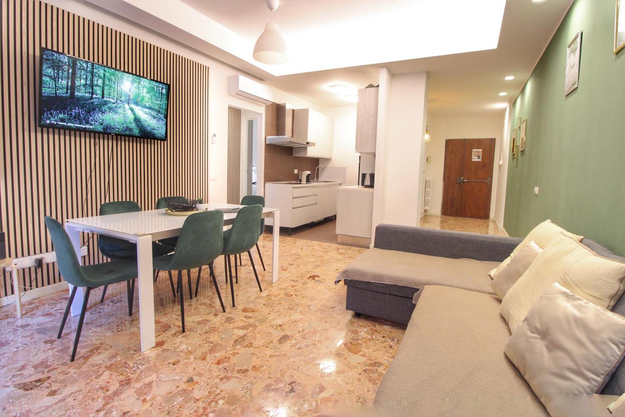 Delicious 2 Bed And Garden By Yh Lejlighed Rom